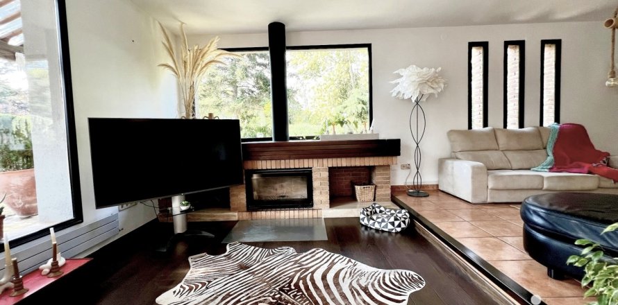 Dom w L'Ametlla Del Valles, Barcelona, Hiszpania 5 sypialni, 3125 mkw. nr 153942