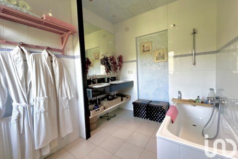 Dom w L'Ametlla Del Valles, Barcelona, Hiszpania 5 sypialni, 3125 mkw. nr 153942 – zdjęcie 15