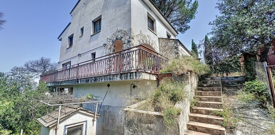 Talo Castellvi de Rosanes, Barcelona, Espanja 4 makuuhuonetta, 188 m2 No. 153940