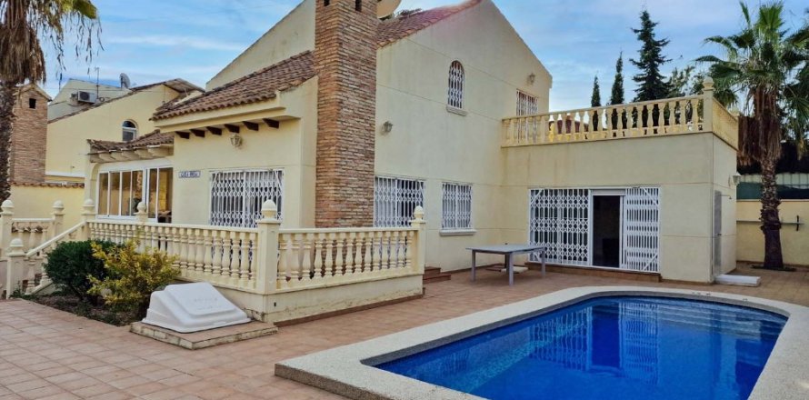 Villa à Playa Flamenca II, Alicante, Espagne 4 chambres, 200 m2 No. 145849