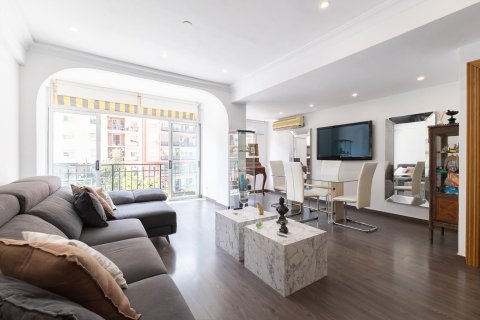 Apartment for sale Valencia, Spain 3 bedrooms, 104 sq.m. No. 133317 - photo 1