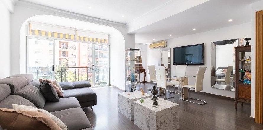 Apartment Valencia, Spain 3 bedrooms, 104 sq.m. No. 133317