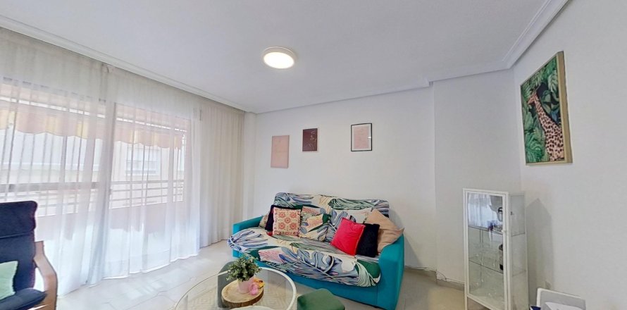 Apartment à Torrevieja, Alicante, Espagne 4 chambres, 117 m2 No. 177787