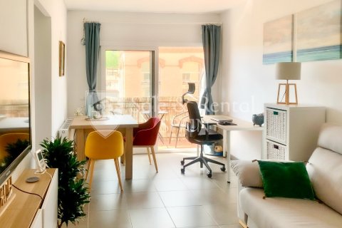 Huoneisto myytävänä Sant Feliu de Guixols, Girona, Espanja, 3 makuuhuonetta, 54 m2 No. 166395 - kuva 3