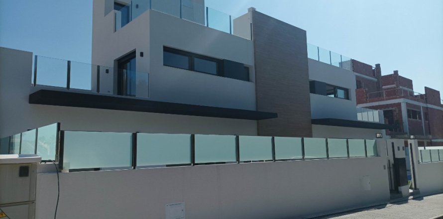 Villa i Urbanizacion Las Filipinas, Alicante, Spanien 3 sovrum, 101 kvm. Nr. 145955