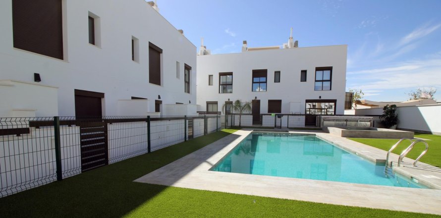 Villa in Pilar de la Horadada, Alicante, Spanien 4 Schlafzimmer, 119 m2 Nr. 195936