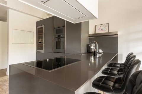 Apartamento en venta en Barcelona, España 3 dormitorios, No. 140982 - foto 6