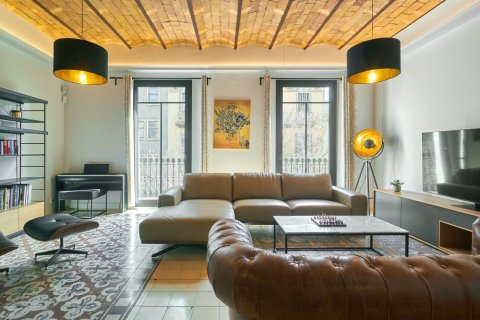 Apartamento en venta en Barcelona, España 3 dormitorios, No. 140982 - foto 1