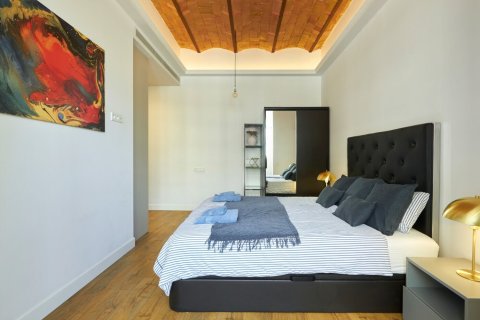 Apartamento en venta en Barcelona, España 3 dormitorios, No. 140982 - foto 9