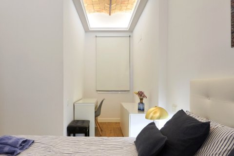 Apartamento en venta en Barcelona, España 3 dormitorios, No. 140982 - foto 16