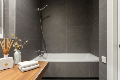 Apartamento en venta en Barcelona, España 3 dormitorios, No. 140982 - foto 13