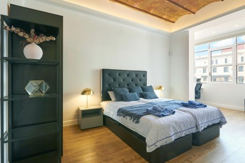 Apartamento en venta en Barcelona, España 3 dormitorios, No. 140982 - foto 8