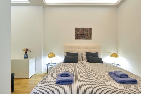 Apartamento en venta en Barcelona, España 3 dormitorios, No. 140982 - foto 14