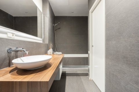 Apartamento en venta en Barcelona, España 3 dormitorios, No. 140982 - foto 11