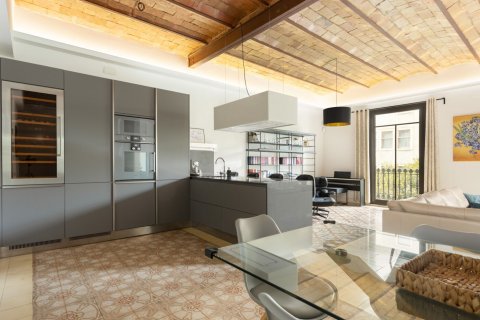 Apartamento en venta en Barcelona, España 3 dormitorios, No. 140982 - foto 3