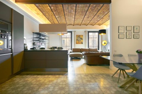 Apartamento en venta en Barcelona, España 3 dormitorios, No. 140982 - foto 4