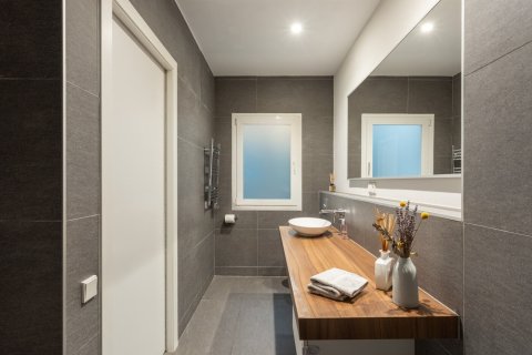 Apartamento en venta en Barcelona, España 3 dormitorios, No. 140982 - foto 12