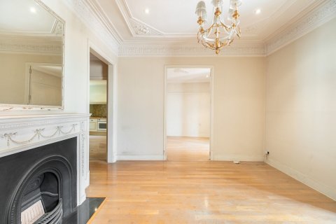 Apartamento en venta en Barcelona, España 4 dormitorios, No. 140985 - foto 6