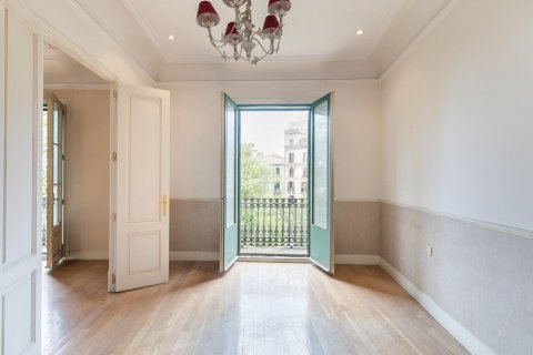 Apartamento en venta en Barcelona, España 4 dormitorios, No. 140985 - foto 3