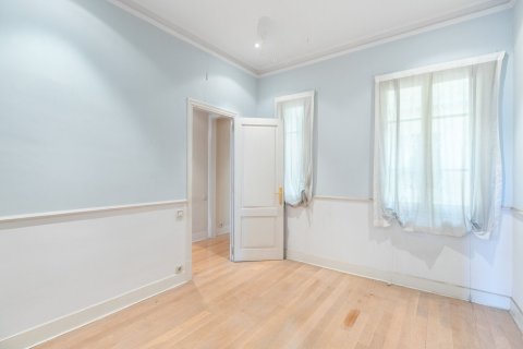 Apartamento en venta en Barcelona, España 4 dormitorios, No. 140985 - foto 12