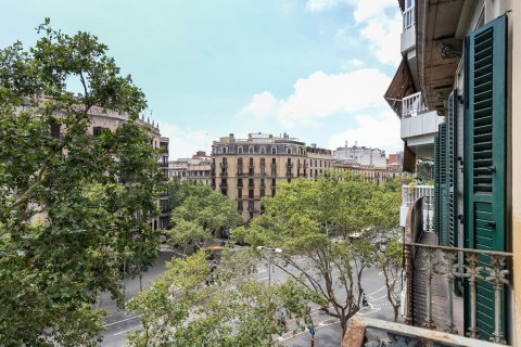 Apartamento en venta en Barcelona, España 4 dormitorios, No. 140985 - foto 4