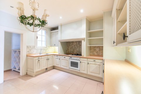 Apartamento en venta en Barcelona, España 4 dormitorios, No. 140985 - foto 10