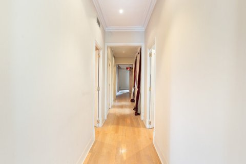 Apartamento en venta en Barcelona, España 4 dormitorios, No. 140985 - foto 11
