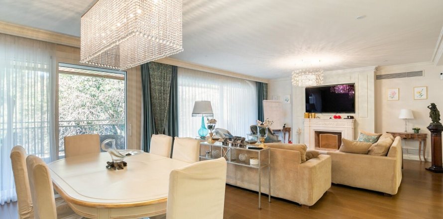 Таунхаус в Барселона, Испания 4 спальни,  №140988