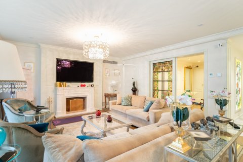 Продажа таухауса в Барселона, Испания 4 спальни,  №140988 - фото 5