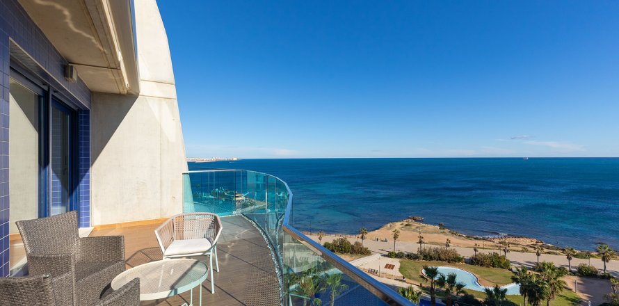 Apartment in Punta Prima, Alicante, Spain 2 bedrooms, 175 sq.m. No. 144565