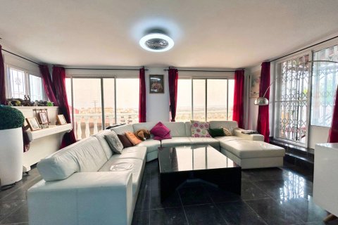 Продажа виллы в Сьюдад Кесада, Аликанте, Испания 4 спальни, 206м2 №118995 - фото 6