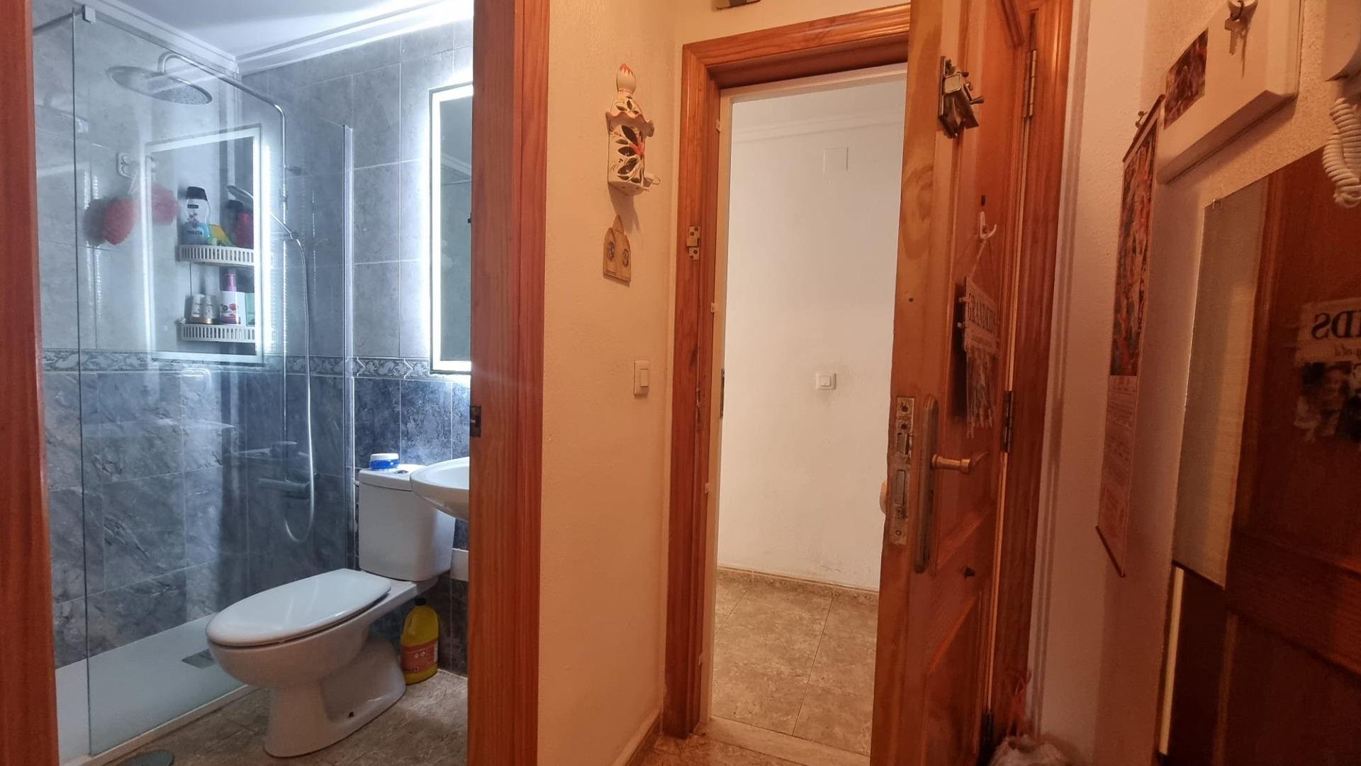 Appartamento a Torrevieja, Alicante, Spagna 2 camere da letto, 58 mq. N° 182886