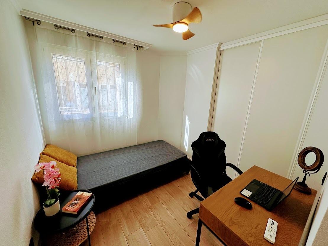 Apartment in Torrevieja, Alicante, Spain 2 bedrooms, 56 sq.m. No. 182884
