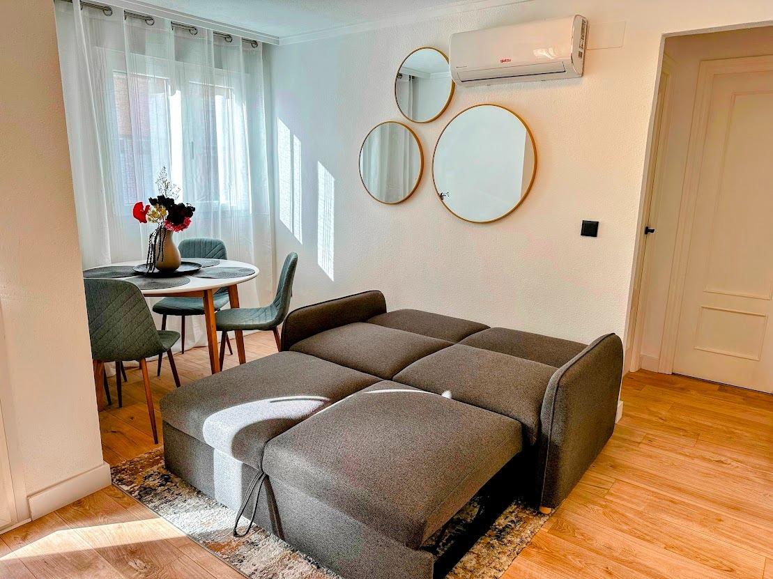 Apartment in Torrevieja, Alicante, Spain 2 bedrooms, 56 sq.m. No. 182884