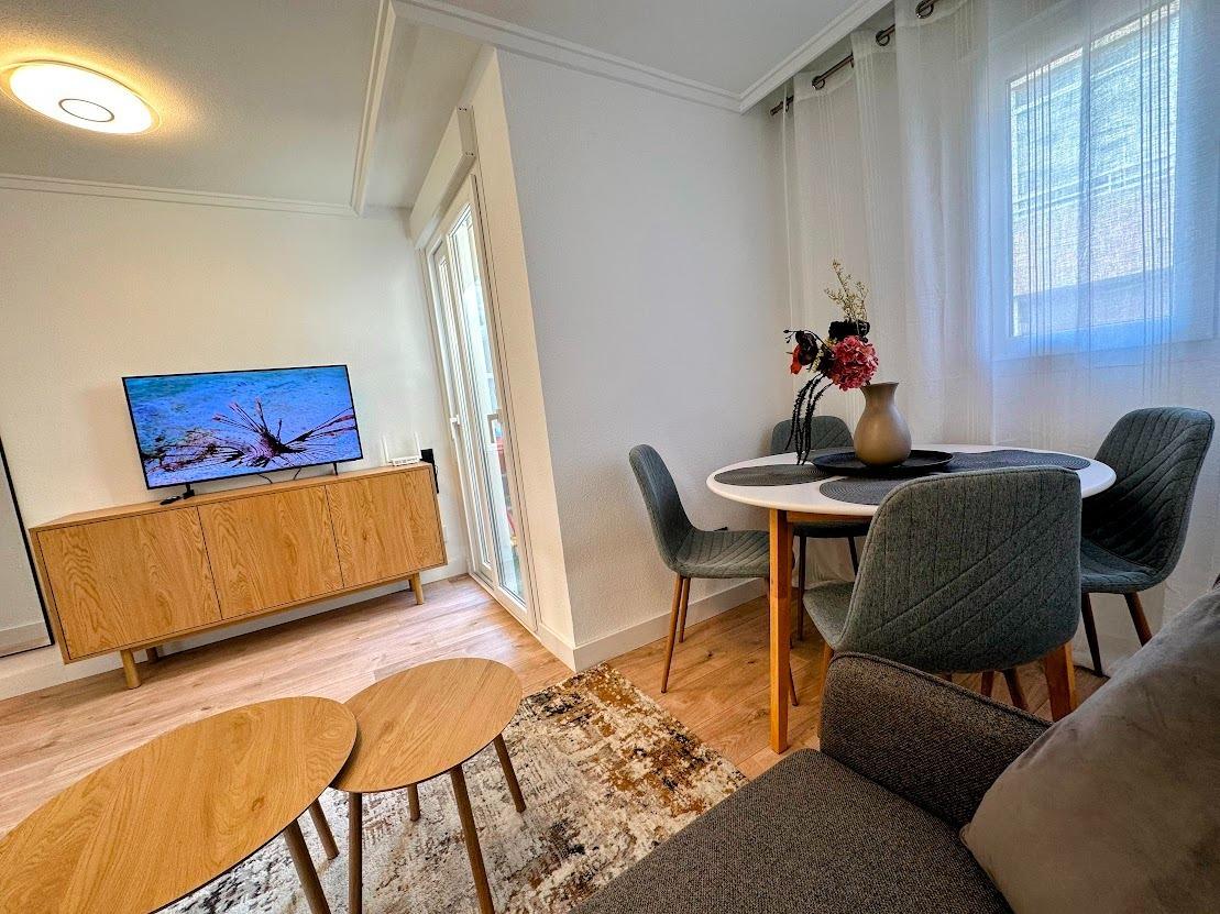 Apartment in Torrevieja, Alicante, Spain 2 bedrooms, 56 sq.m. No. 182884