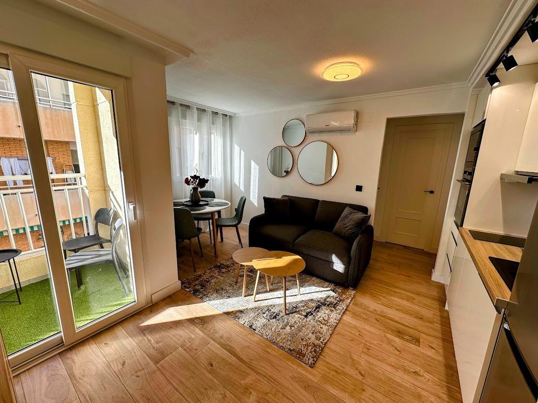 Apartment in Torrevieja, Alicante, Spain 2 bedrooms, 56 sq.m. No. 182884