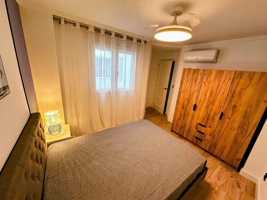 Apartment in Torrevieja, Alicante, Spain 2 bedrooms, 56 sq.m. No. 182884