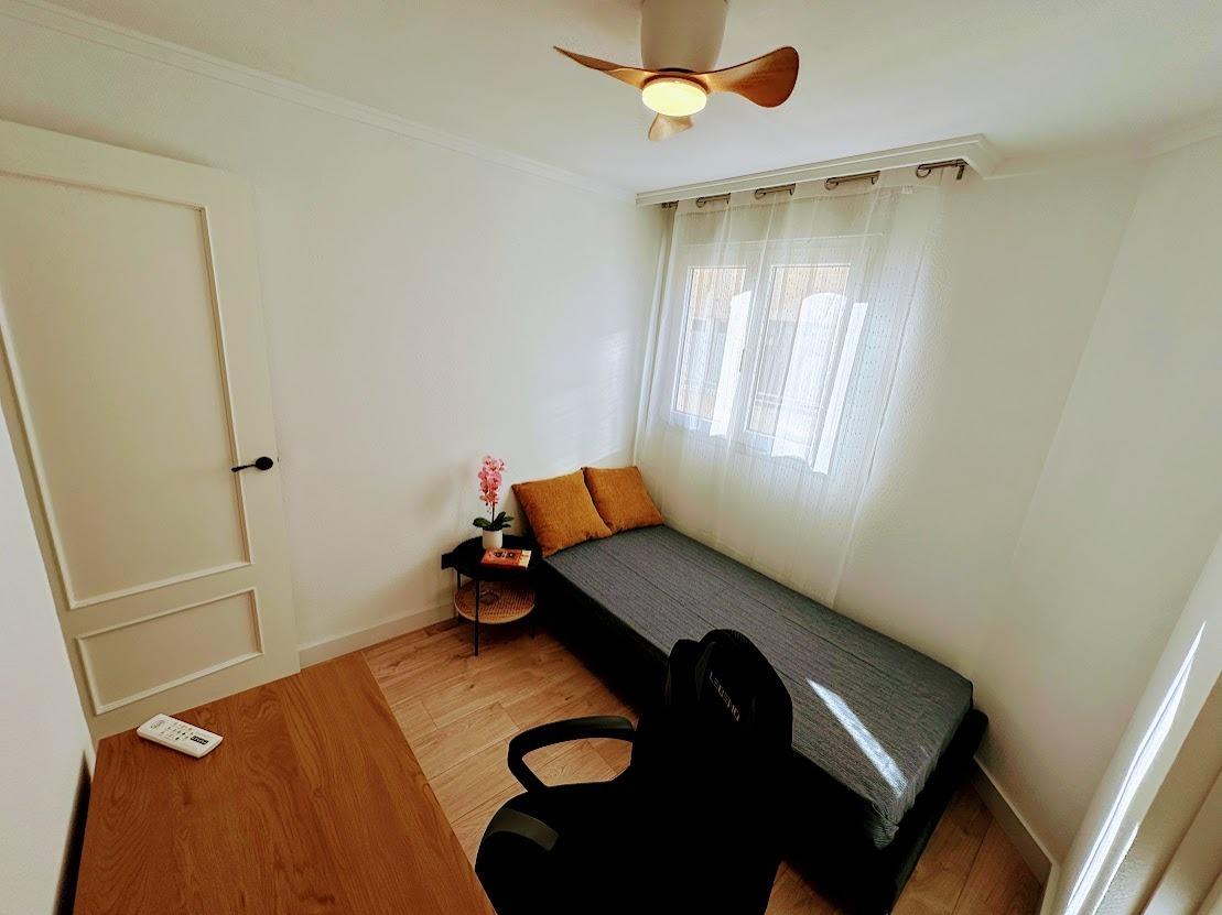 Apartment in Torrevieja, Alicante, Spain 2 bedrooms, 56 sq.m. No. 182884
