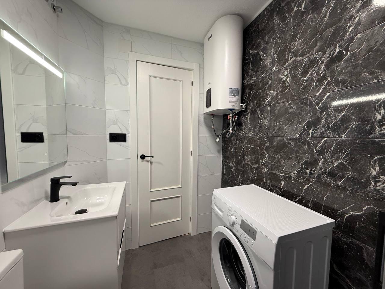 Apartment in Torrevieja, Alicante, Spain 2 bedrooms, 56 sq.m. No. 182884
