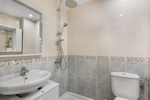 Apartment à vendre à Torrevieja, Alicante, Espagne, 4 chambres,  No. 147643 - photo 23