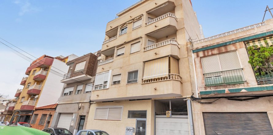 Apartment à Torrevieja, Alicante, Espagne 4 chambres,  No. 147643