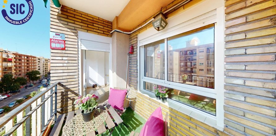 Apartment à Valencia, Espagne 4 chambres, 81 m2 No. 147640