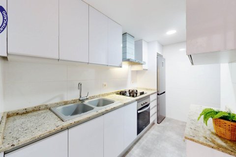 Apartment à vendre à Valencia, Espagne, 4 chambres, 81 m2 No. 147640 - photo 8
