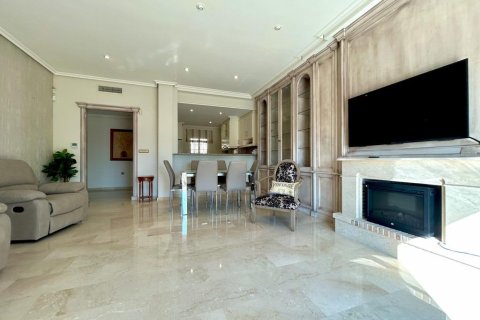 Apartment for sale in Cabo Roig, Alicante, Spain 3 bedrooms, 104 sq.m. No. 147642 - photo 7