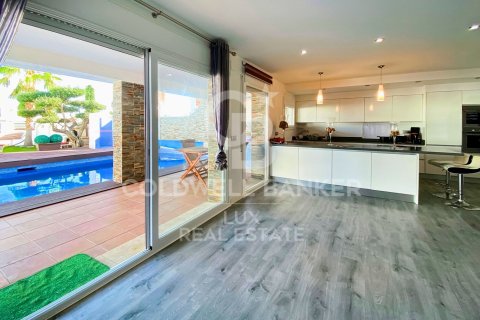 Villa for sale in Empuriabrava, Girona, Spain 4 bedrooms, 370 sq.m. No. 160297 - photo 16