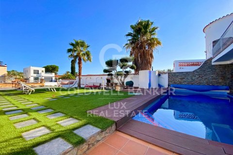 Villa for sale in Empuriabrava, Girona, Spain 4 bedrooms, 370 sq.m. No. 160297 - photo 10