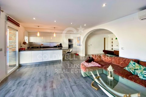 Villa for sale in Empuriabrava, Girona, Spain 4 bedrooms, 370 sq.m. No. 160297 - photo 19