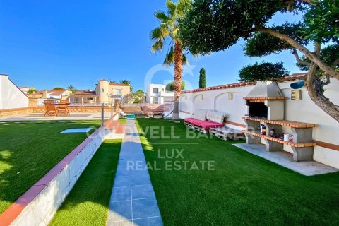 Villa for sale in Empuriabrava, Girona, Spain 4 bedrooms, 370 sq.m. No. 160297 - photo 9