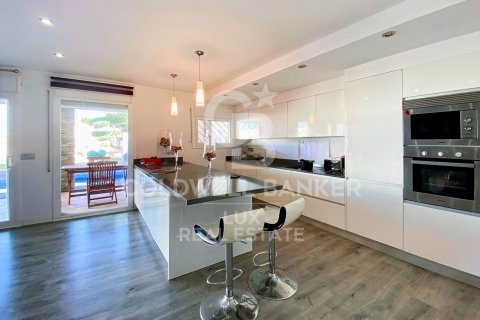 Villa for sale in Empuriabrava, Girona, Spain 4 bedrooms, 370 sq.m. No. 160297 - photo 17