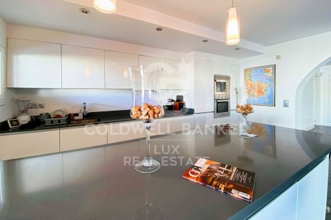 Villa for sale in Empuriabrava, Girona, Spain 4 bedrooms, 370 sq.m. No. 160297 - photo 18